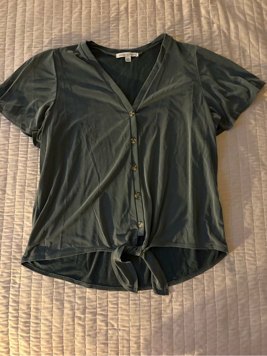 Green Envelope Tops - Green Envelope Light Green Tie-Front Button V-Neck Top